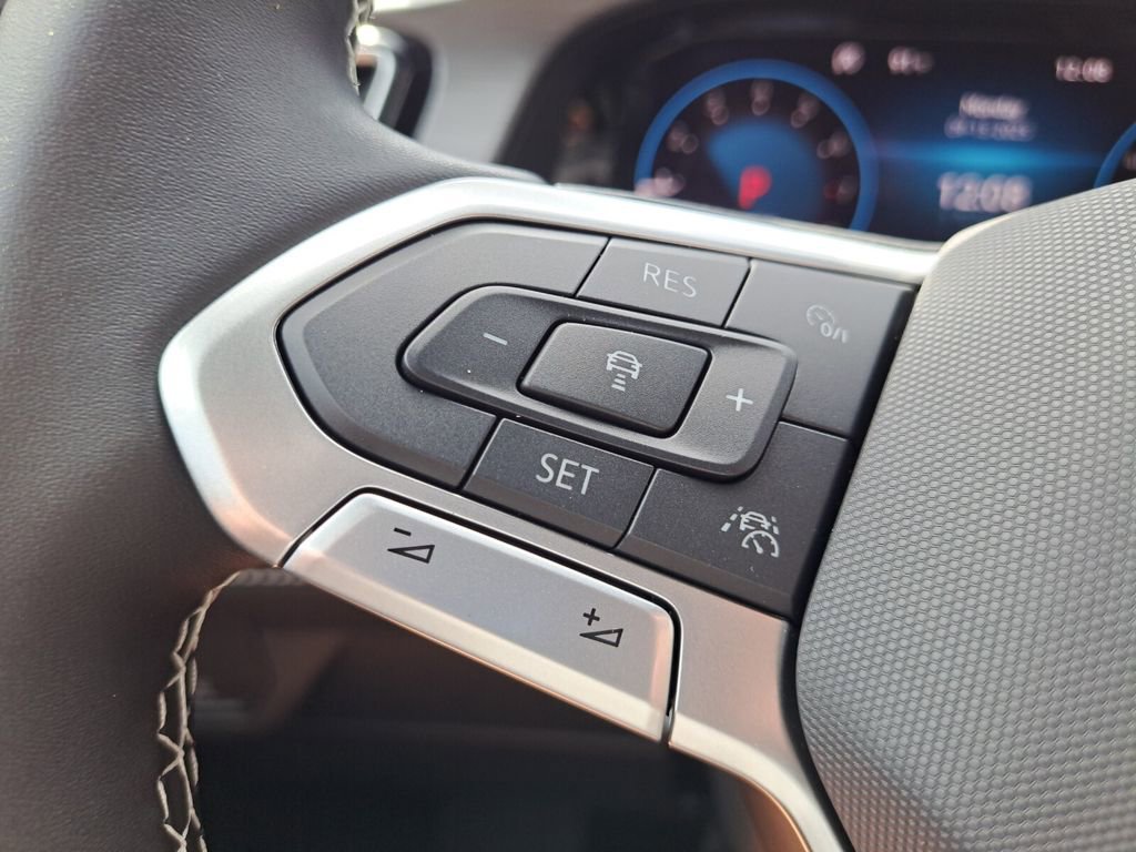 New 2026 Volkswagen Atlas Cross Sport SE image 14