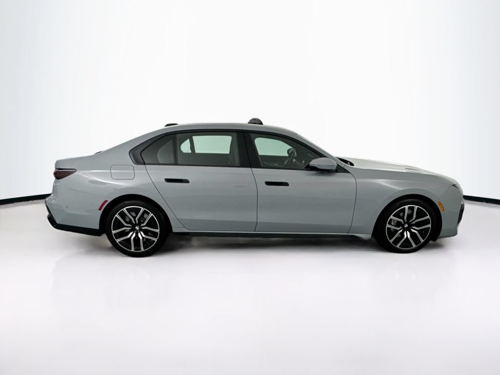 Used 2023 BMW 760i xDrive AWD/4WD image 4