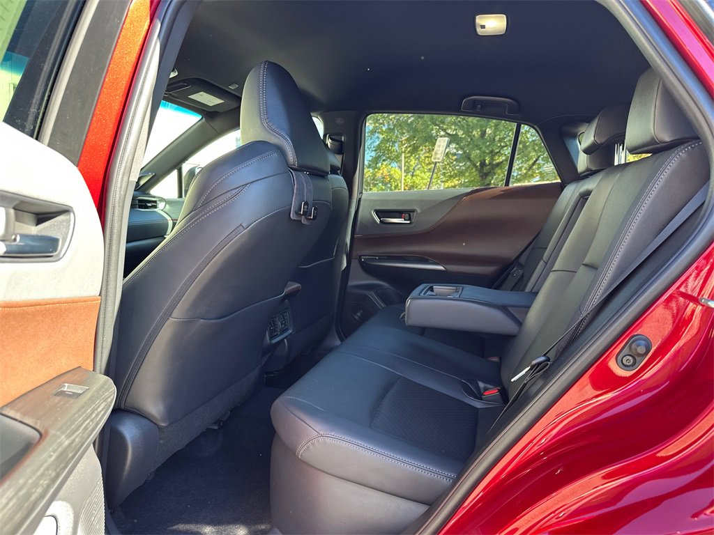 Used 2024 Toyota Venza Limited image 16