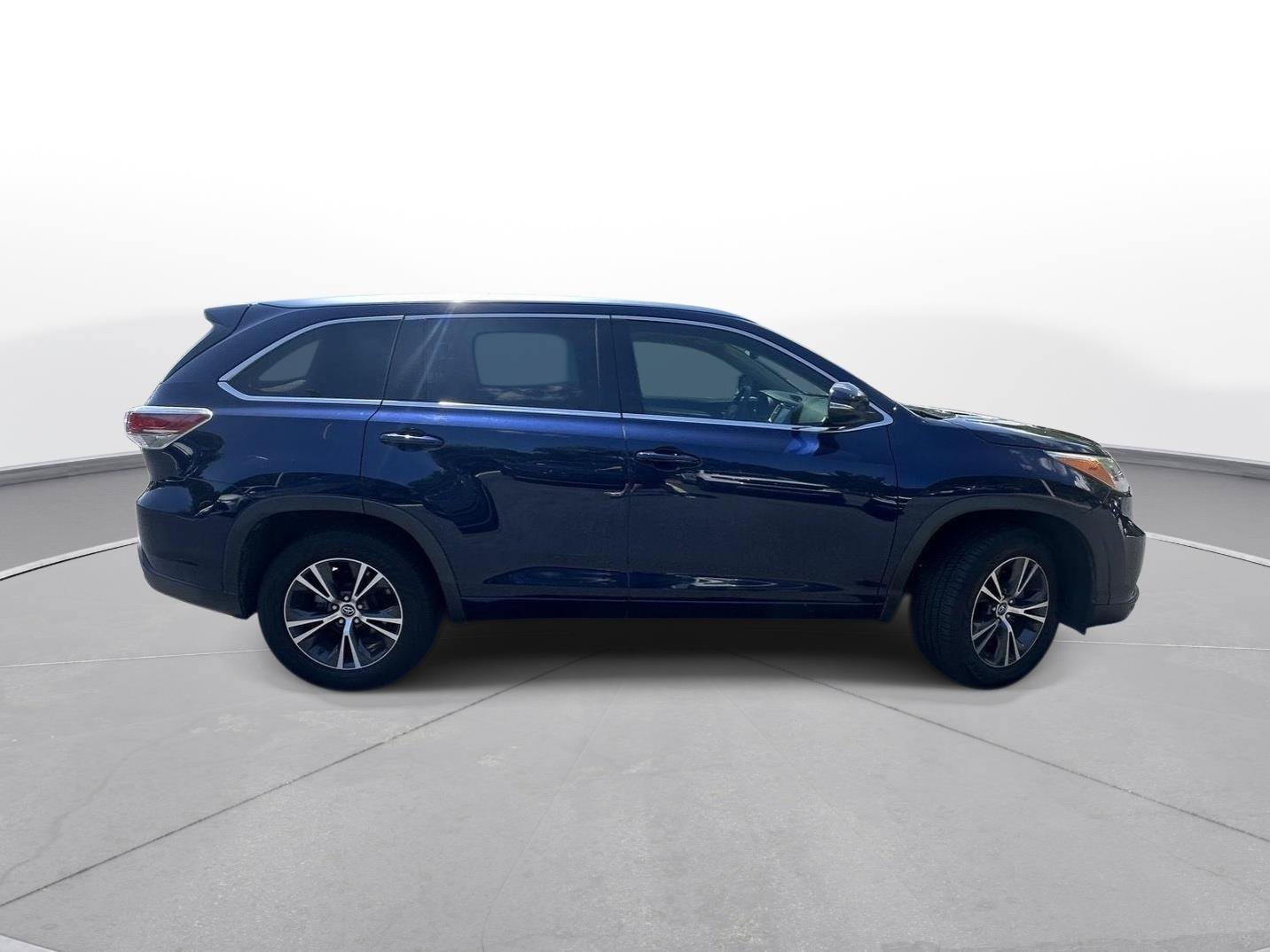 Used 2016 Toyota Highlander XLE FWD image 5