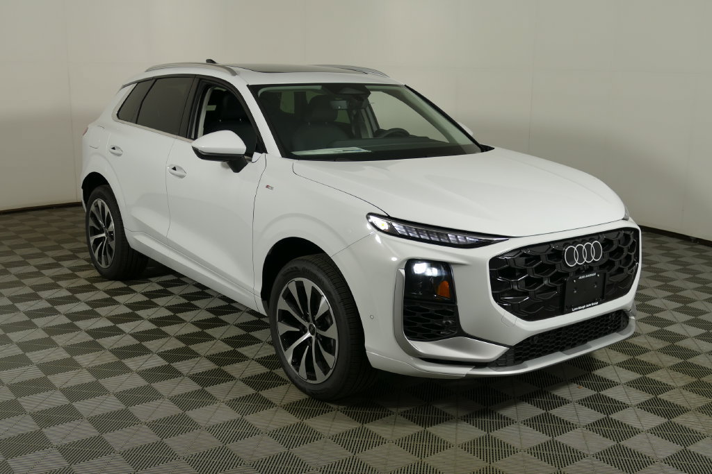 New 2026 Audi Q3 quattro 2.0T AWD/4WD image 1