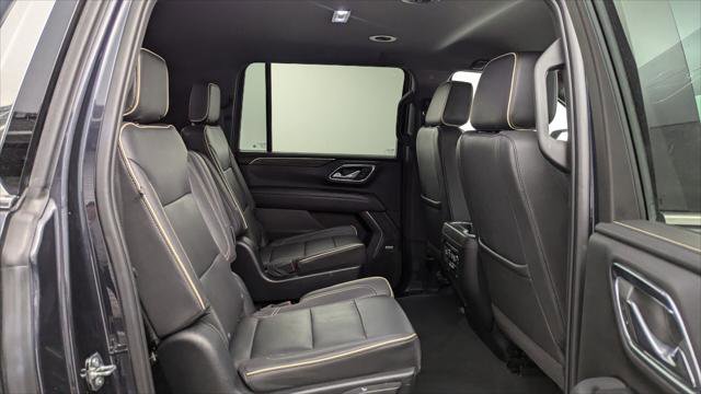 Used 2023 Chevrolet Suburban Premier image 21