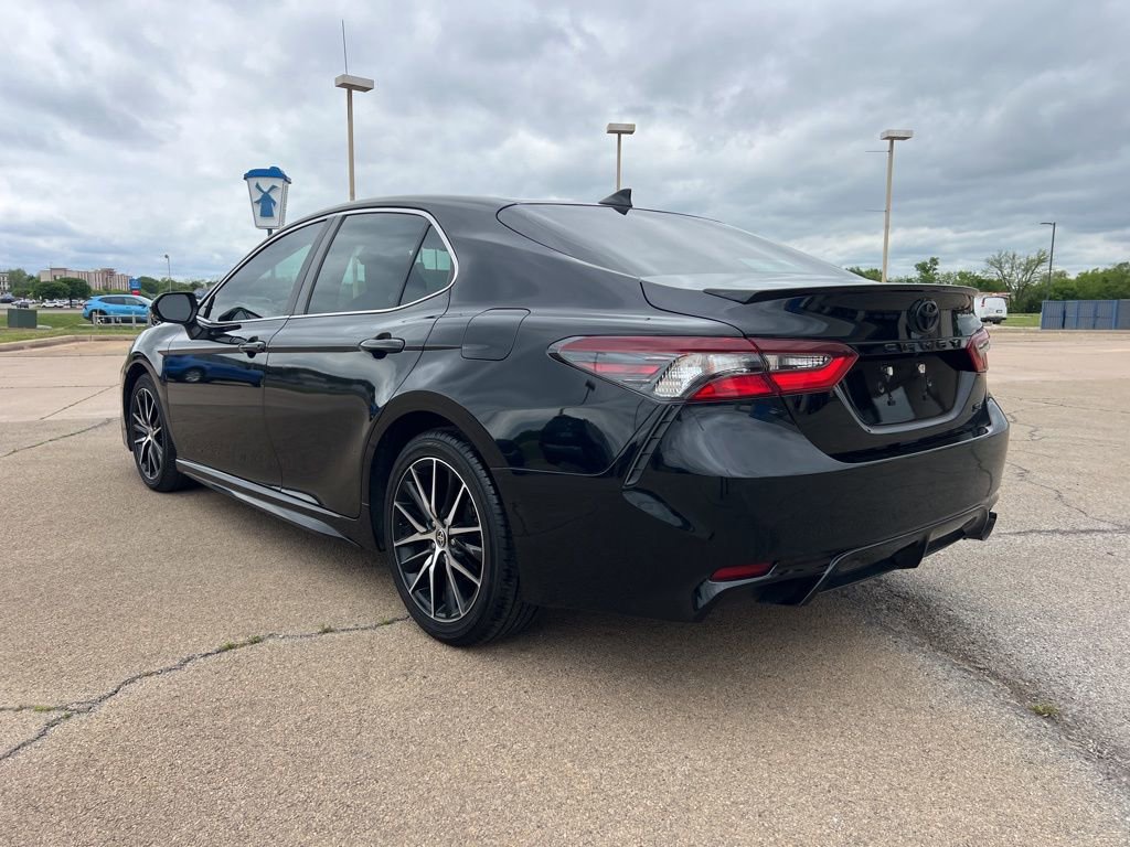 Used 2024 Toyota Camry SE FWD image 3