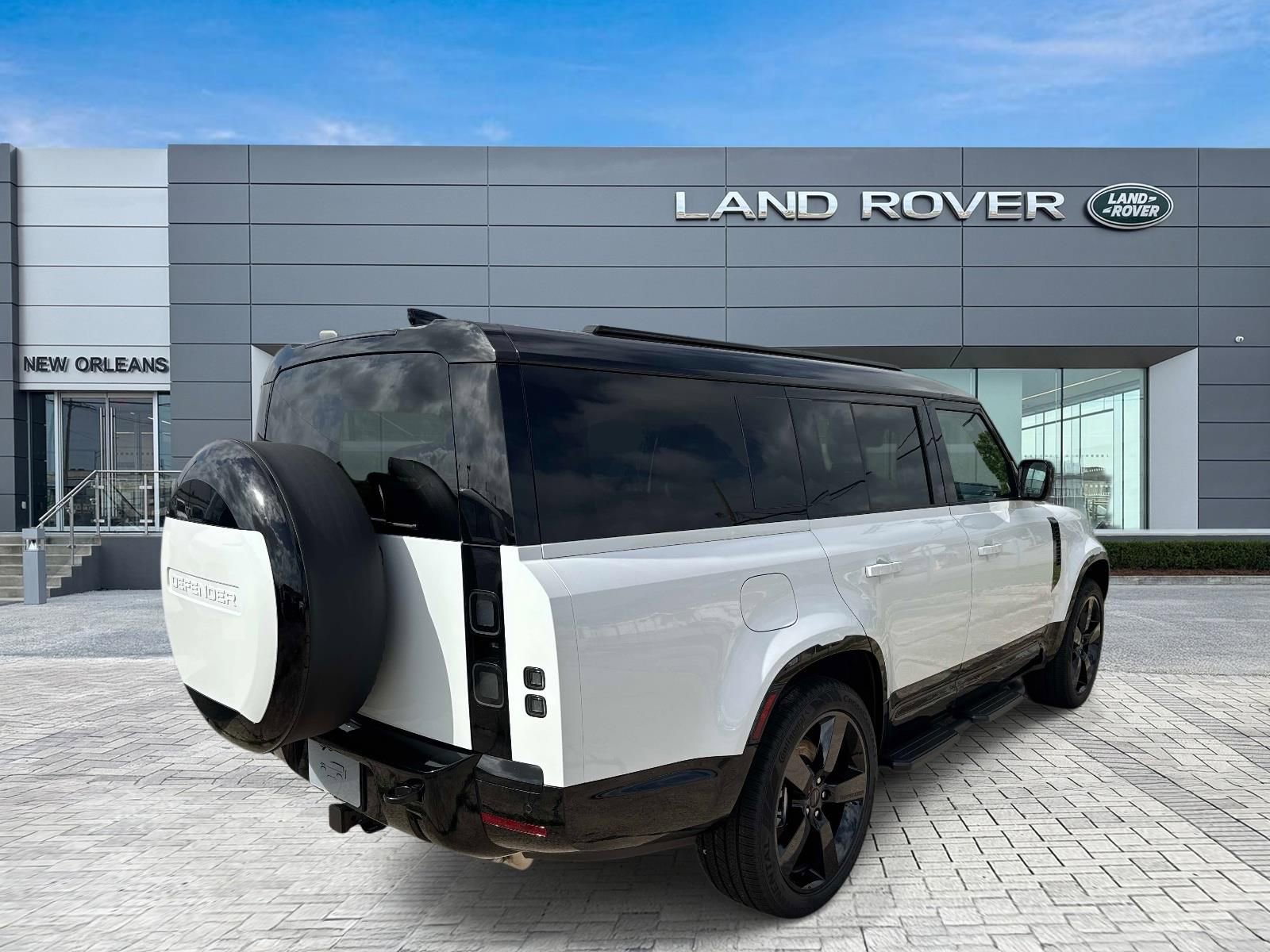 New 2026 Land Rover Defender 130 X-Dynamic SE image 5