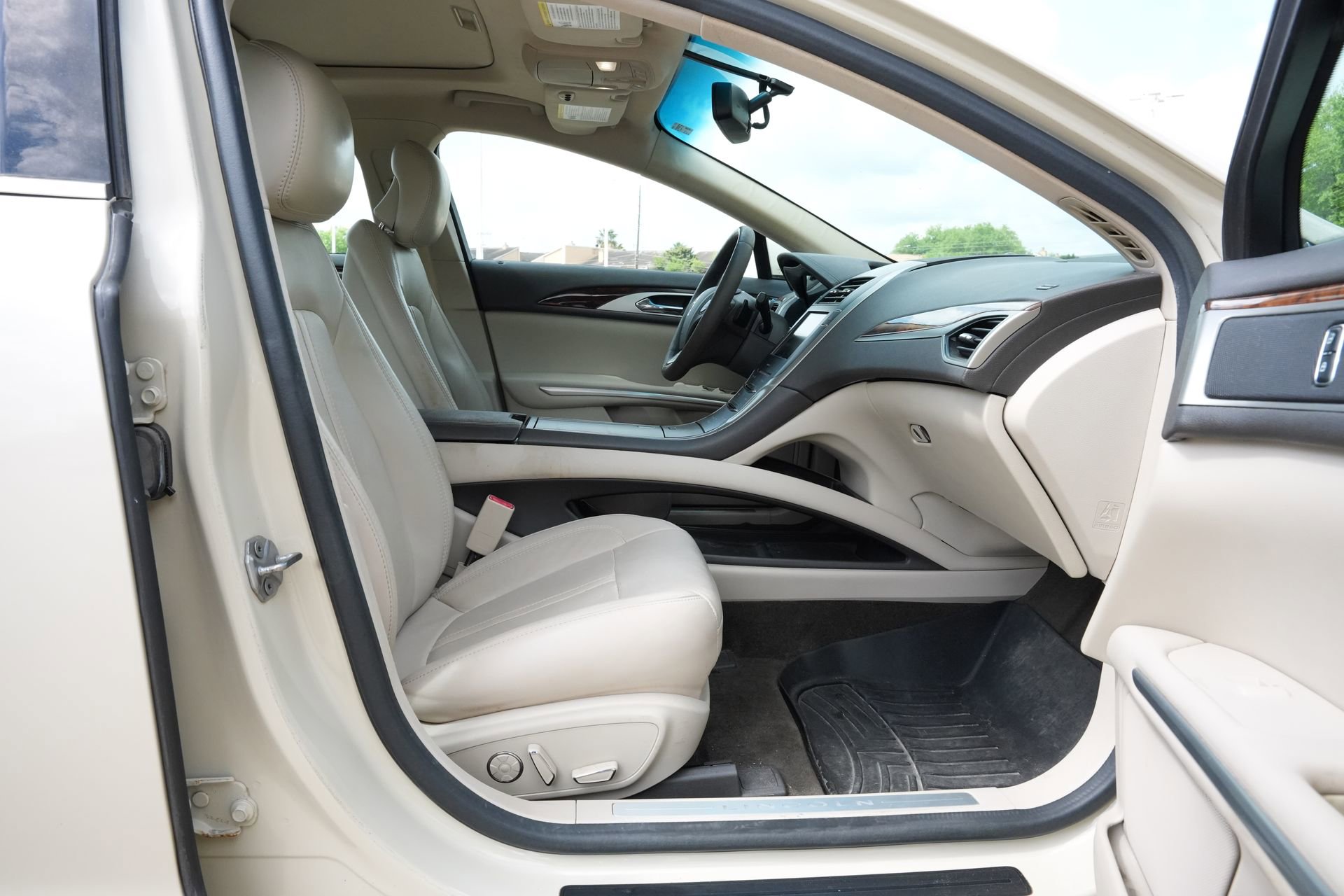 Used 2016 Lincoln MKZ w/ Equipment Group 300A Reserve image 27