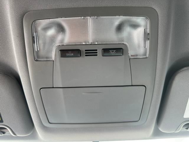 Used 2015 Toyota Highlander LE image 18