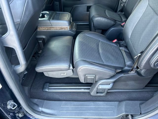 Used 2025 Toyota Sienna Platinum AWD/4WD image 37