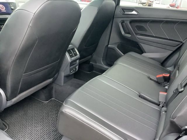 Used 2022 Volkswagen Tiguan SE R-Line image 22