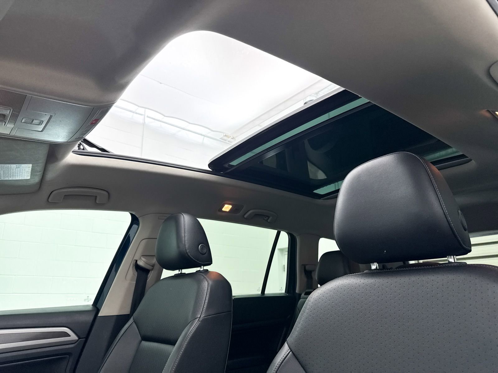 Used 2018 Volkswagen Atlas SEL FWD image 3
