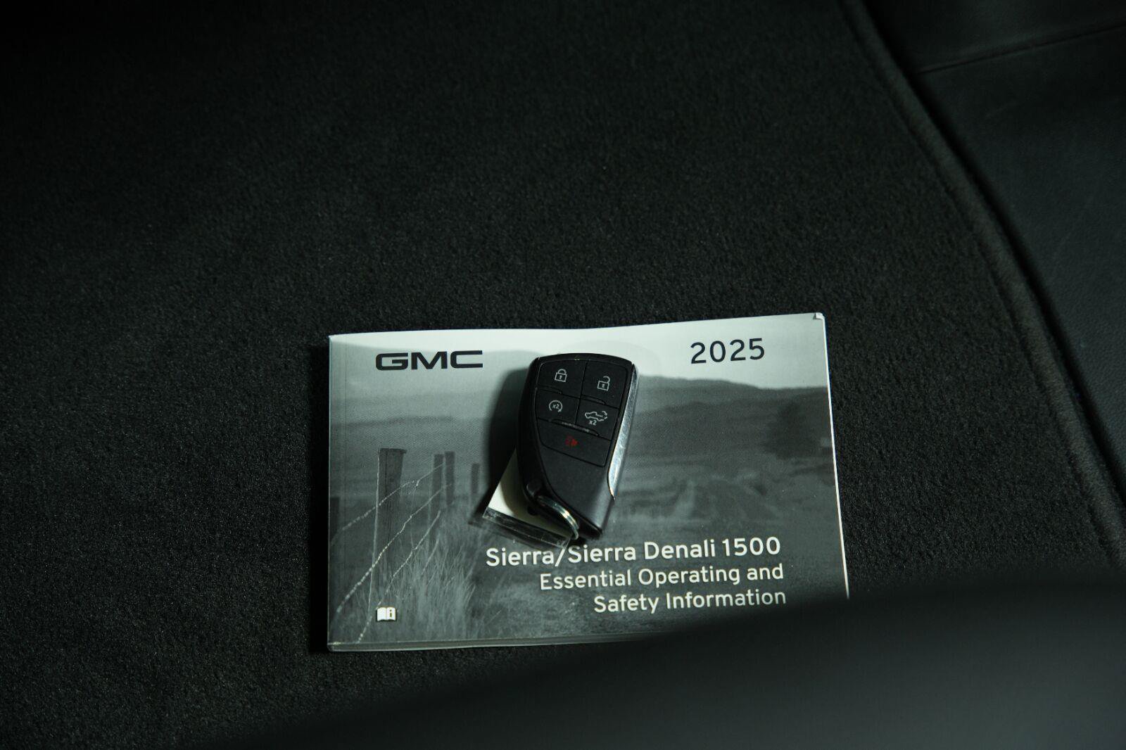 Used 2025 GMC Sierra 1500 SLT AWD/4WD image 25