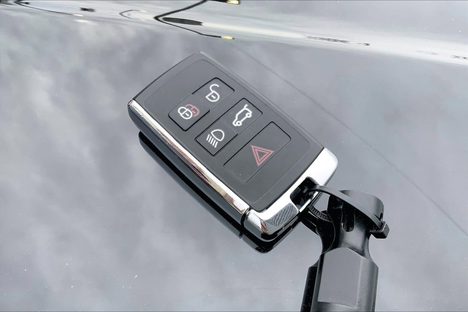 Used 2025 Land Rover Range Rover SE image 13