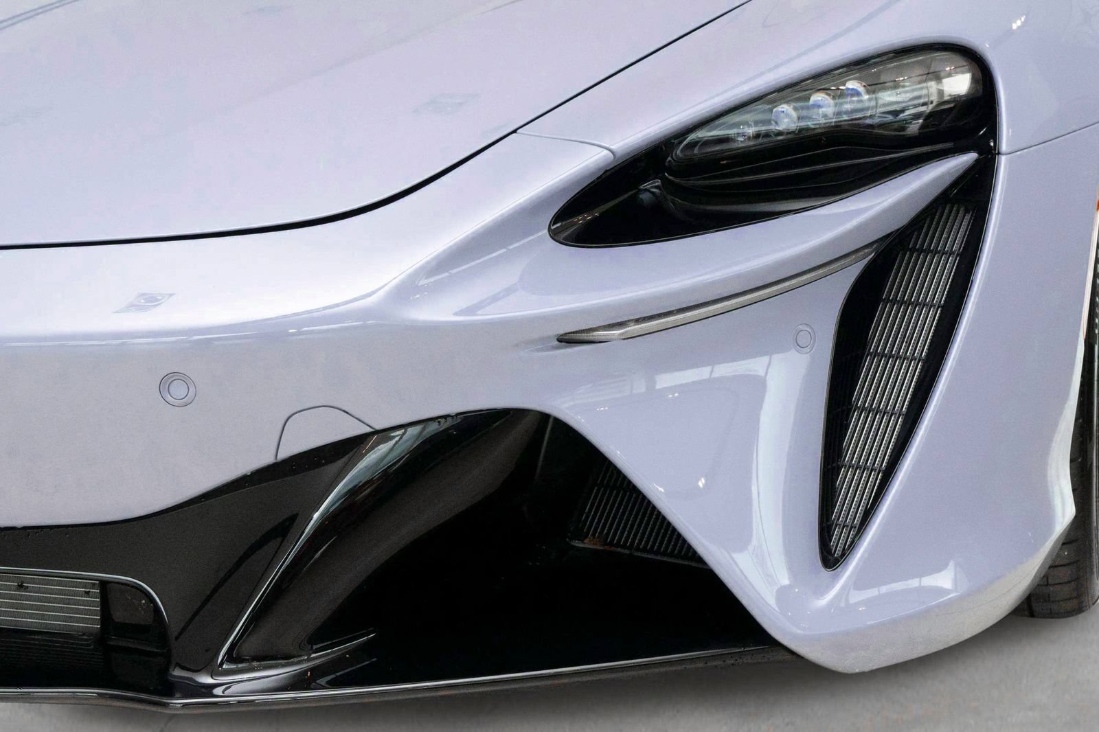 Used 2023 McLaren Artura RWD image 41