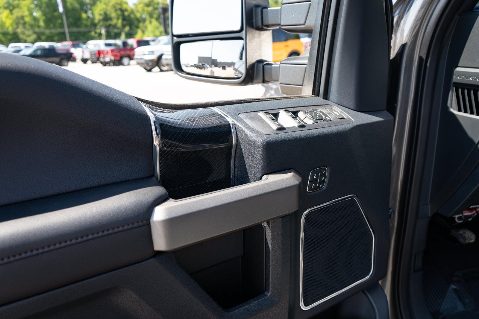 Used 2022 Ford F450 Platinum w/ FX4 Off-Road Package AWD/4WD image 37