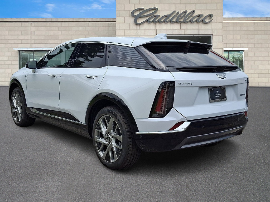 New 2027 Cadillac Optiq Luxury w/ LPO, Floor Liner Package AWD/4WD image 4