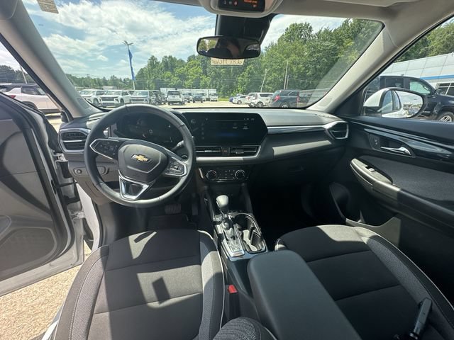 Used 2024 Chevrolet TrailBlazer LT w/ LT Cold Weather Package FWD image 22