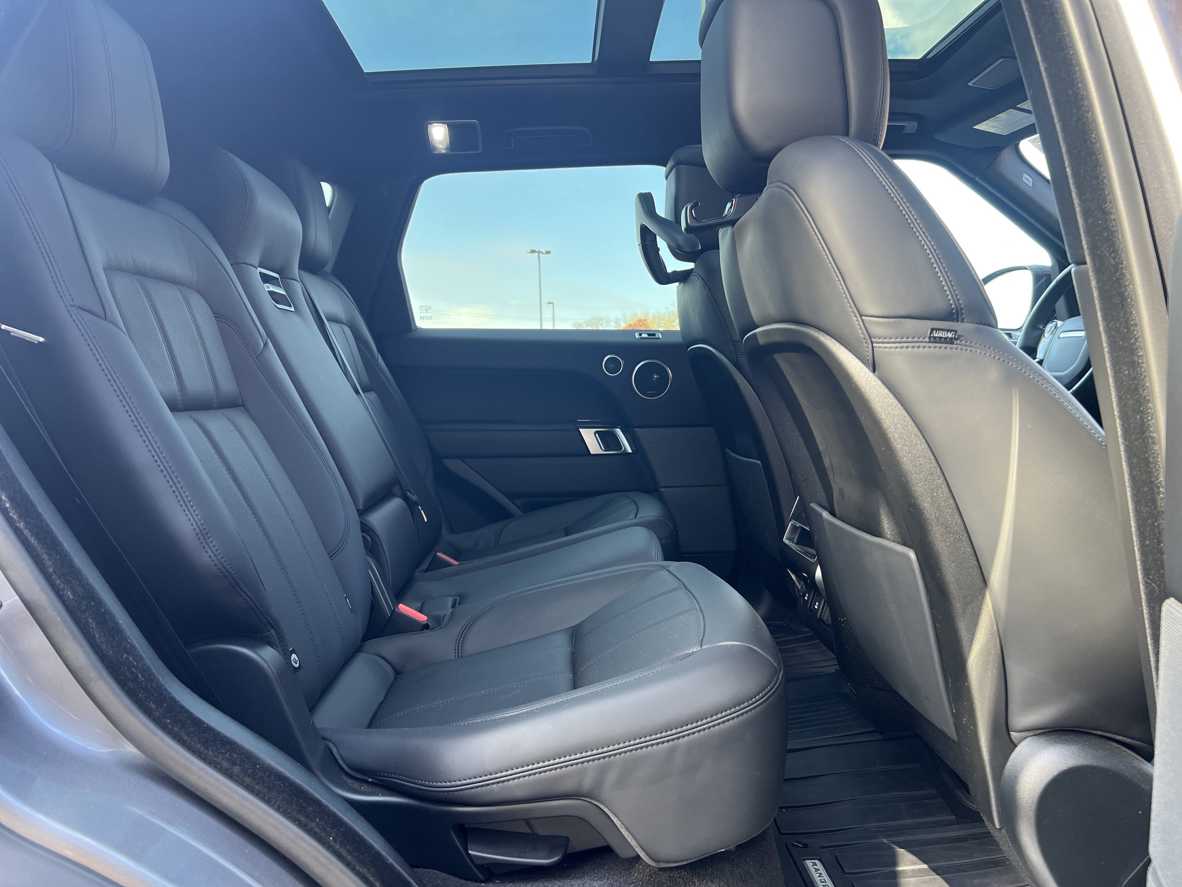 Used 2020 Land Rover Range Rover Sport HSE image 28