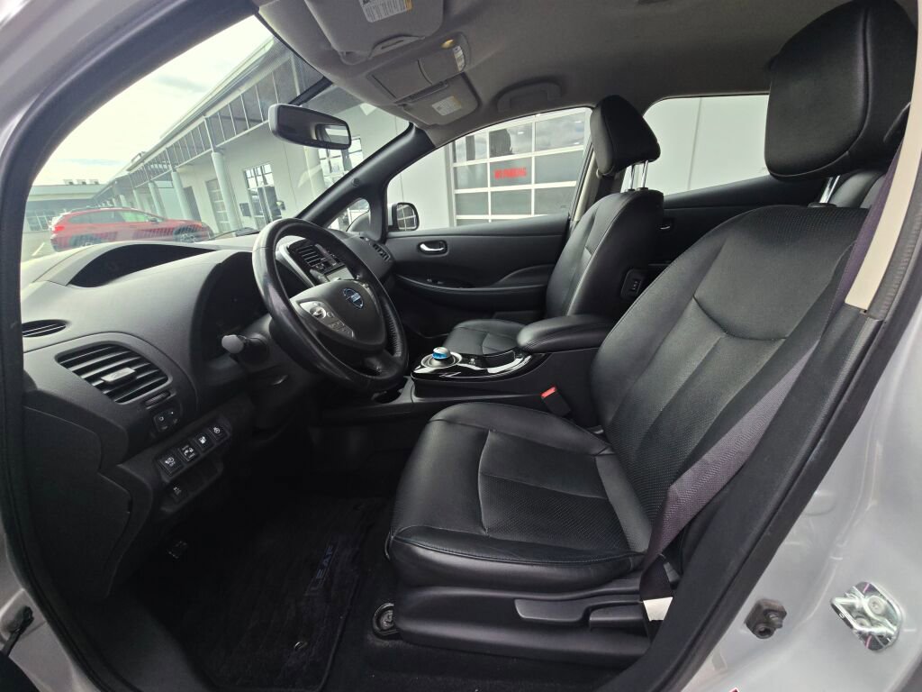 Used 2013 Nissan Leaf SL w/ Premium Pkg image 18