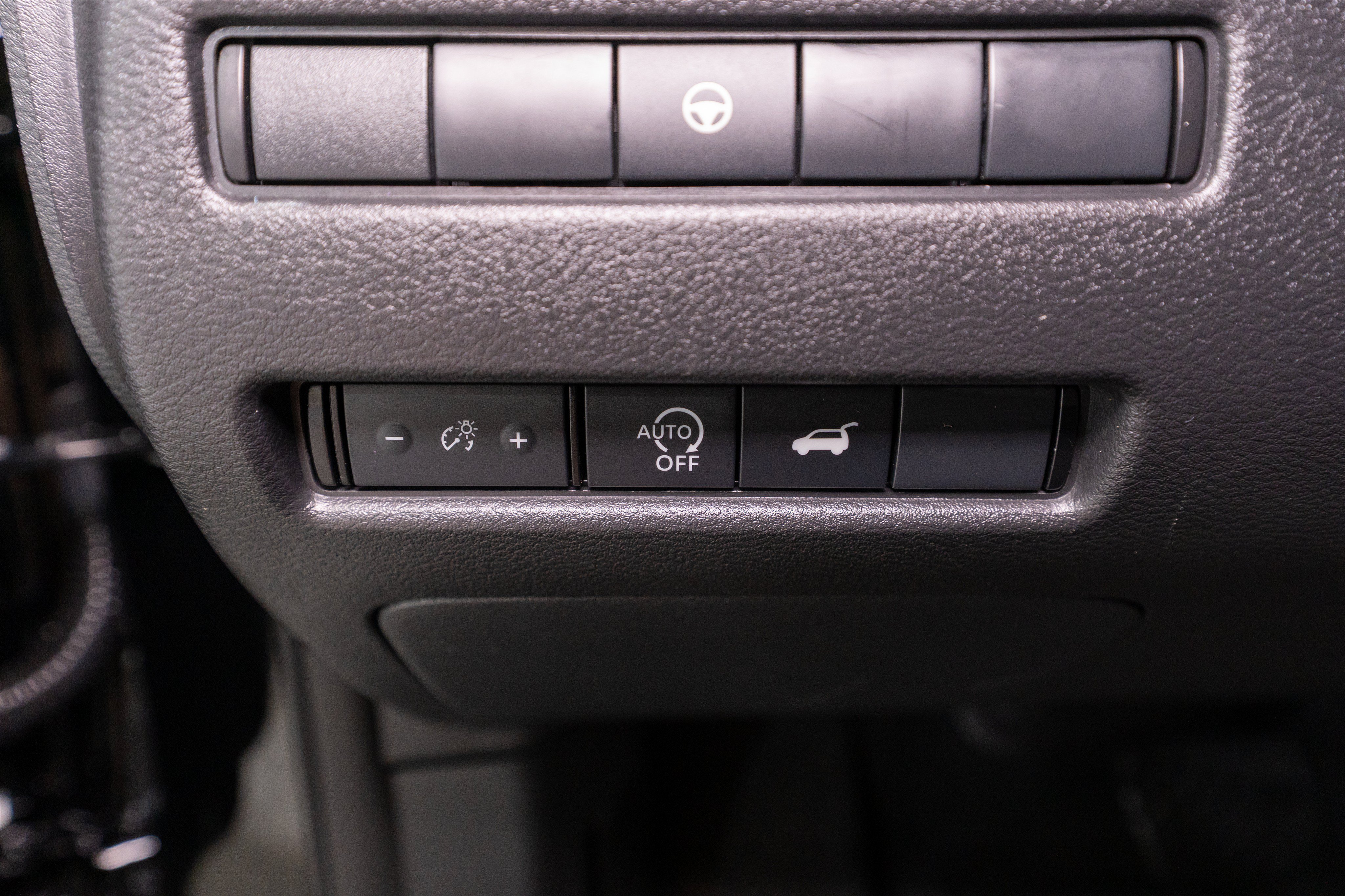 Used 2025 Nissan Rogue SV w/ SV Premium Package FWD image 29