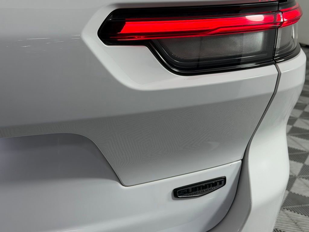 Certified 2023 Jeep Grand Cherokee L Summit AWD/4WD image 13