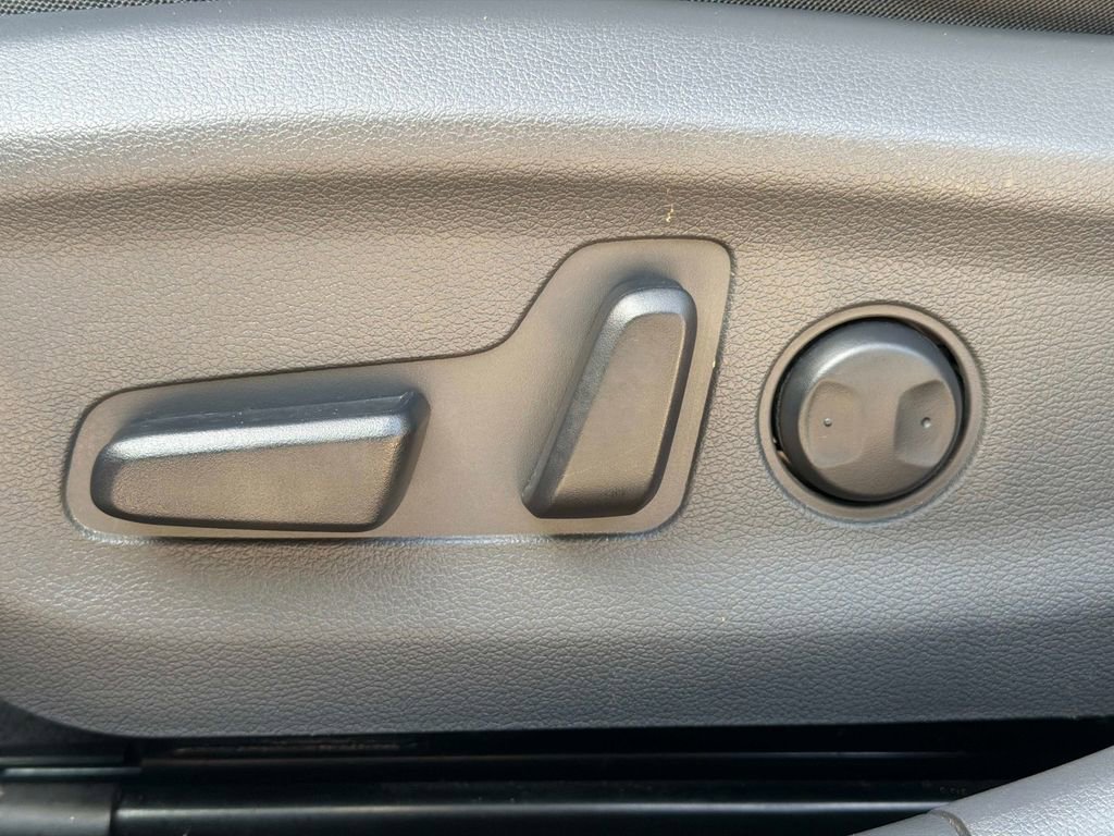 Used 2022 Hyundai Ioniq Limited FWD image 20