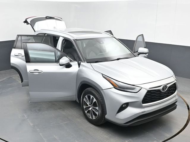 Used 2021 Toyota Highlander XLE image 54