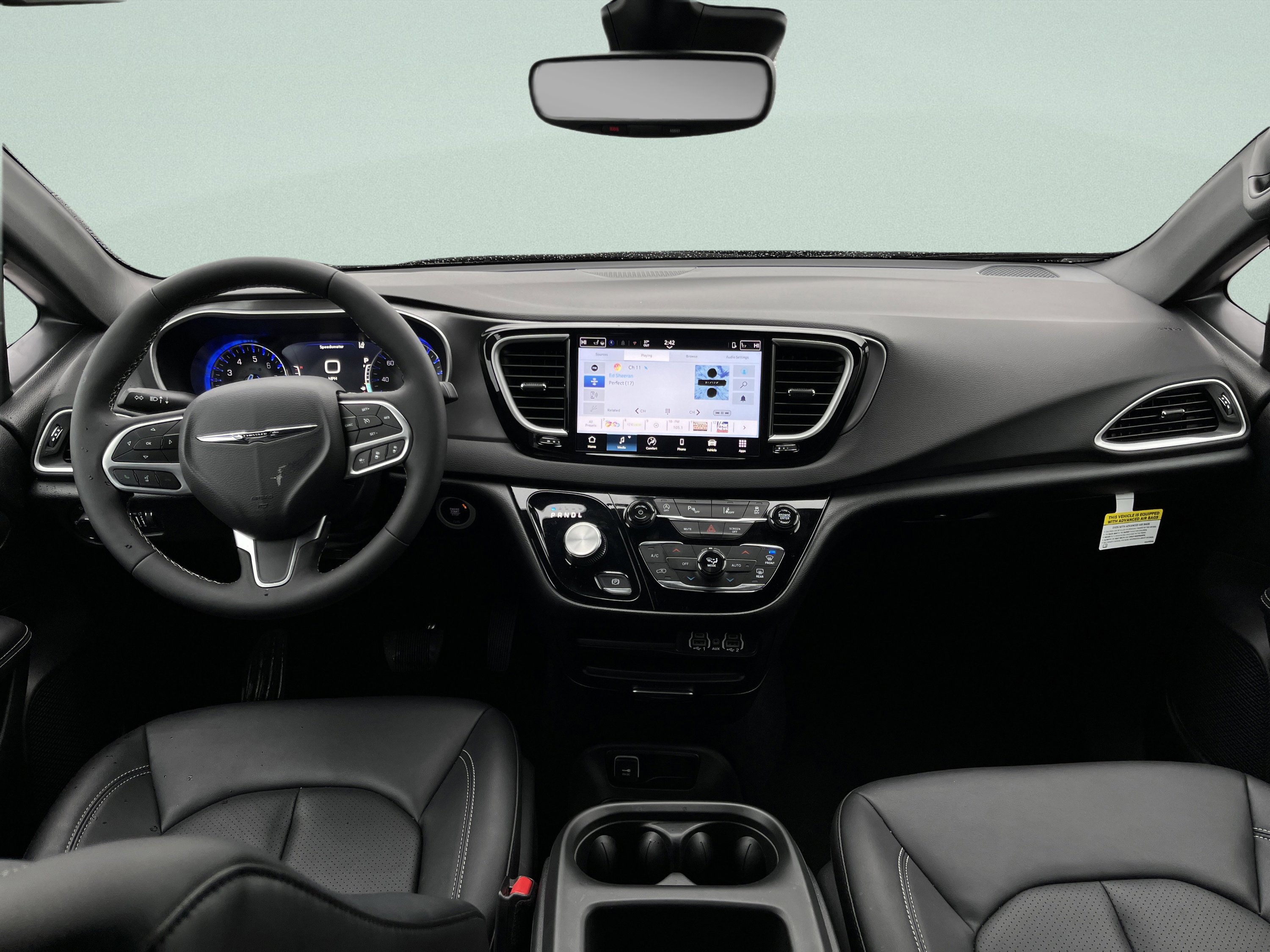 Used 2025 Chrysler Voyager LX image 24