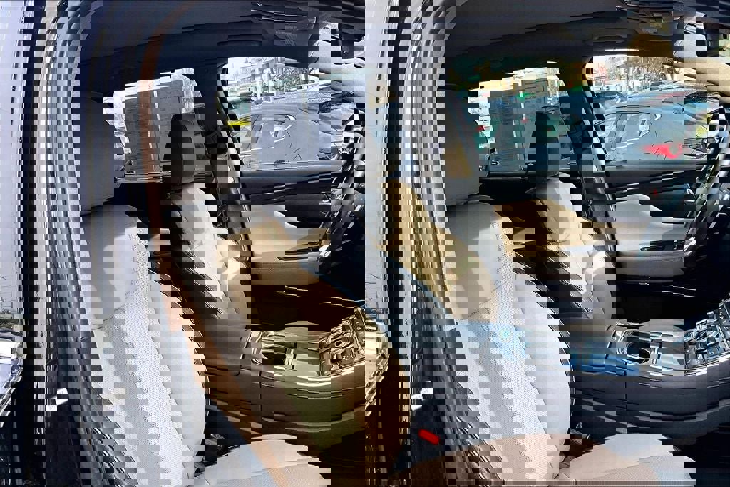 Used 2023 Hyundai Santa Fe Limited image 6