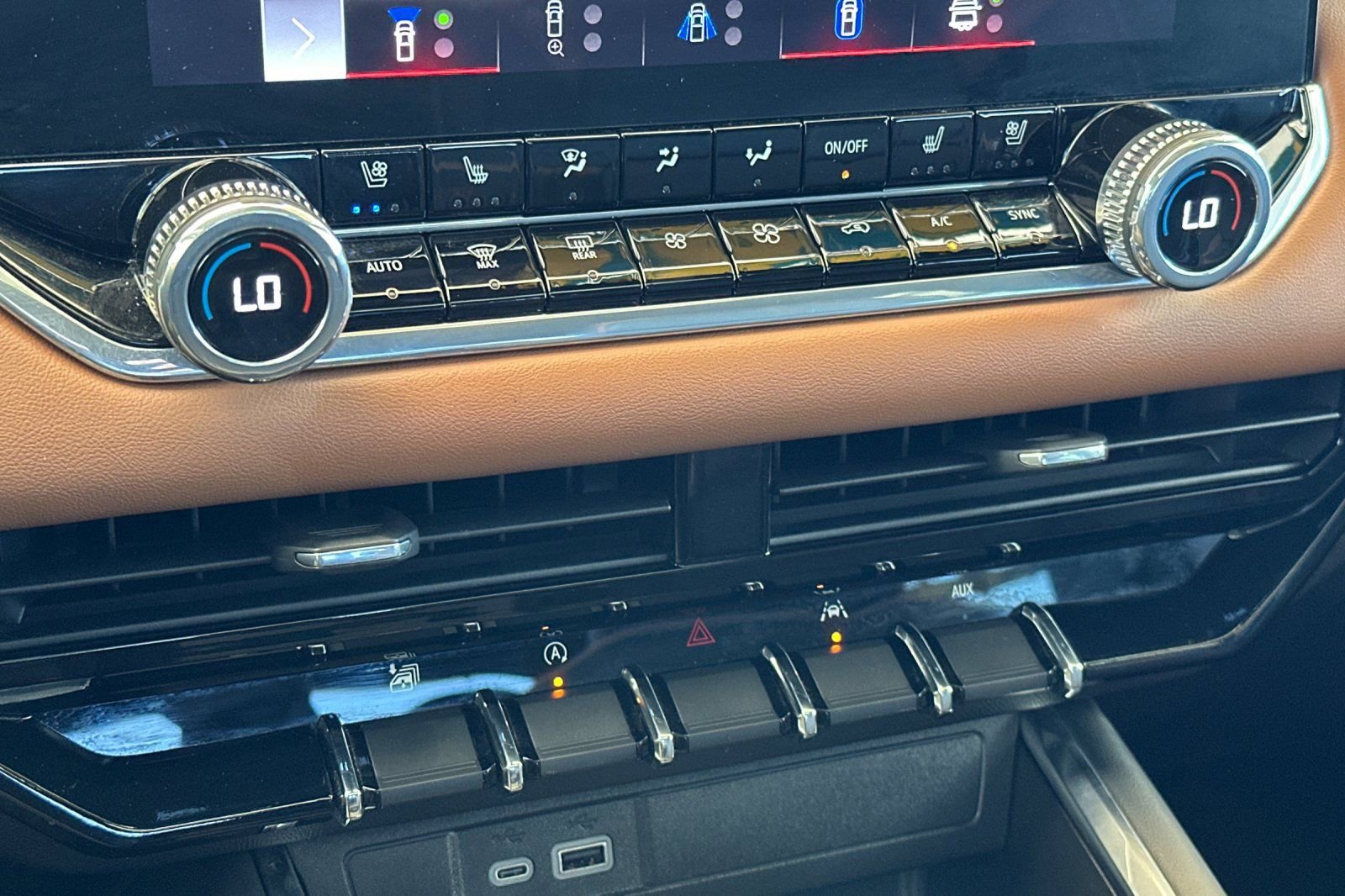 Used 2024 GMC Canyon AT4 w/ AT4 Premium Package image 20