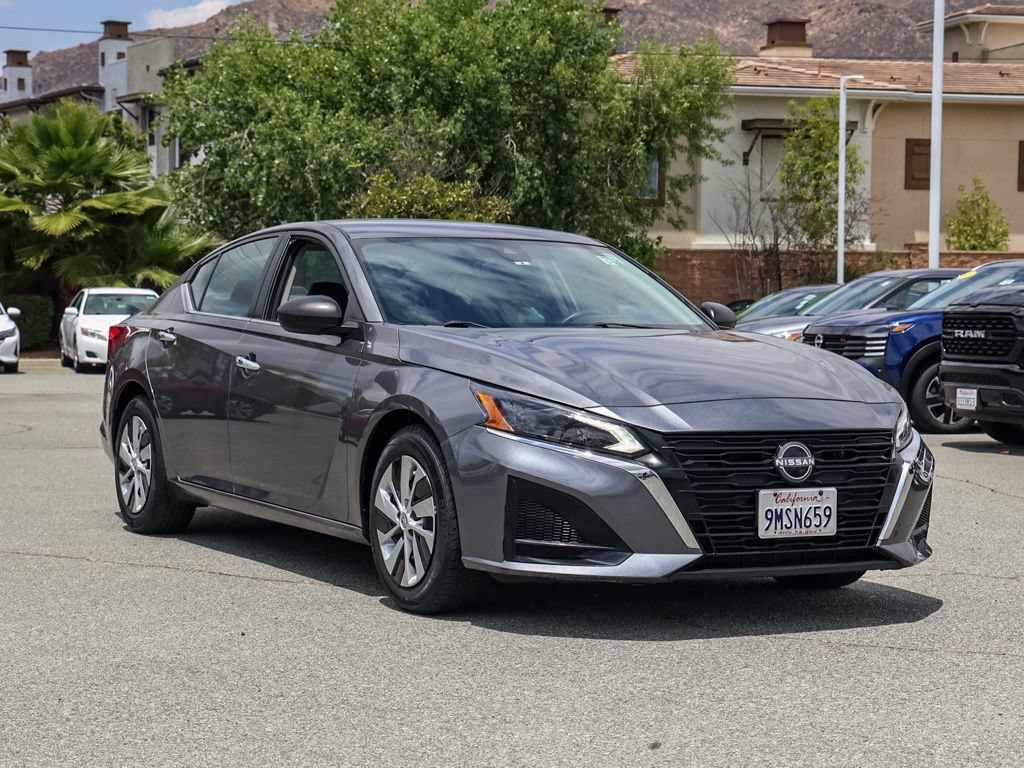 Used 2024 Nissan Altima 2.5 S FWD image 2