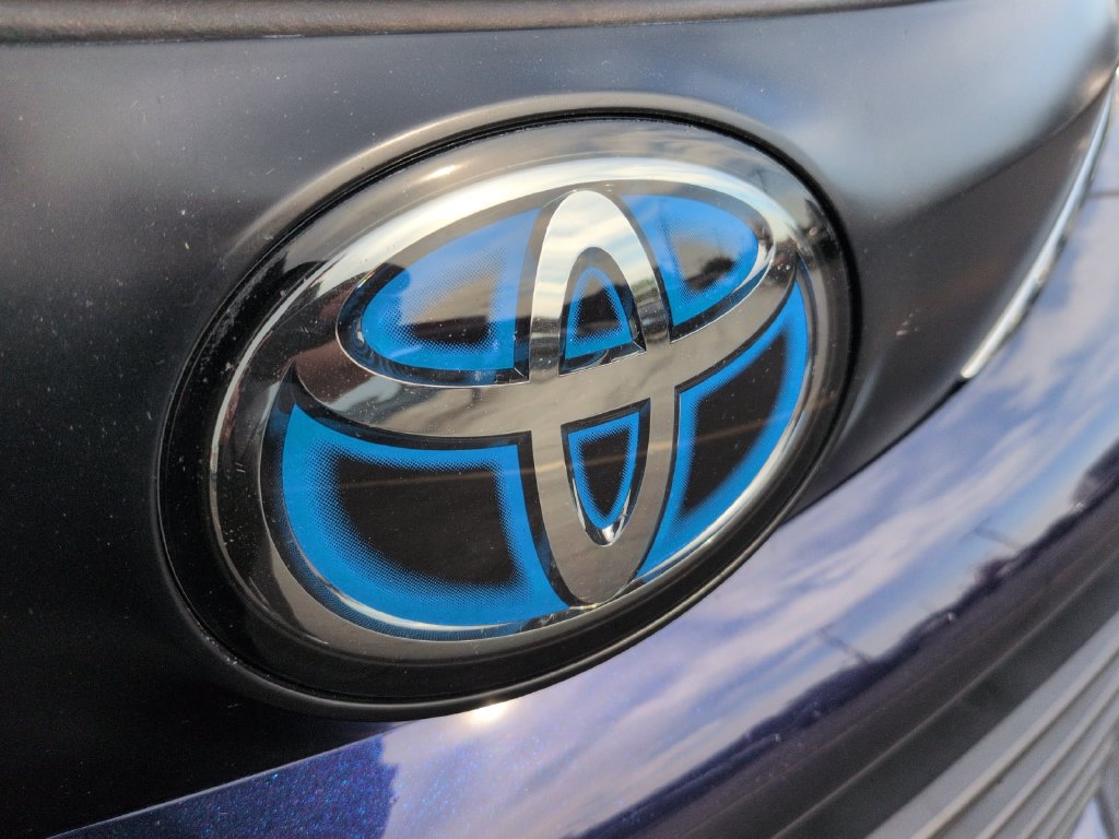 Used 2024 Toyota Sienna XLE FWD image 32