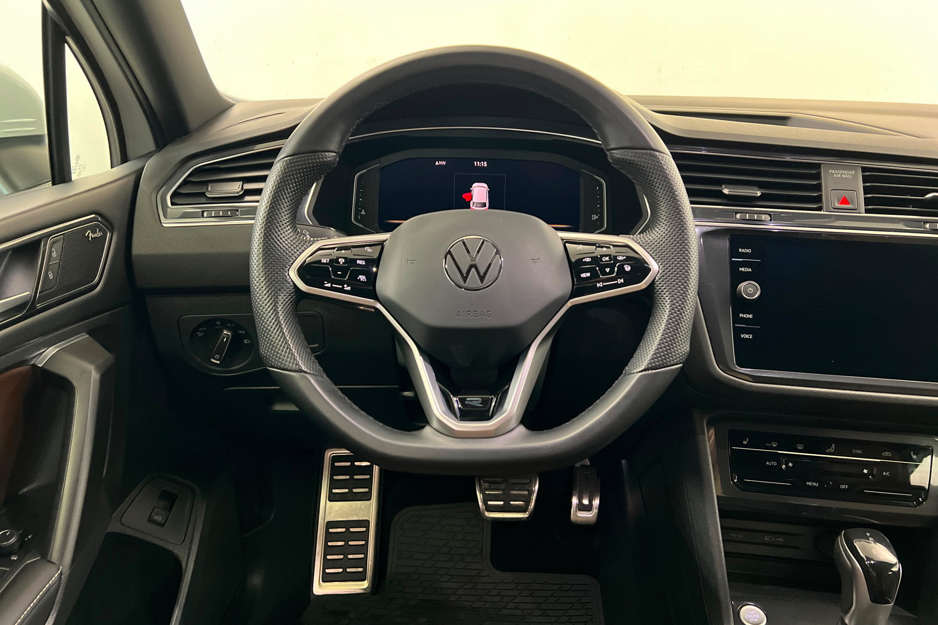 Used 2022 Volkswagen Tiguan SEL R-Line AWD/4WD image 12