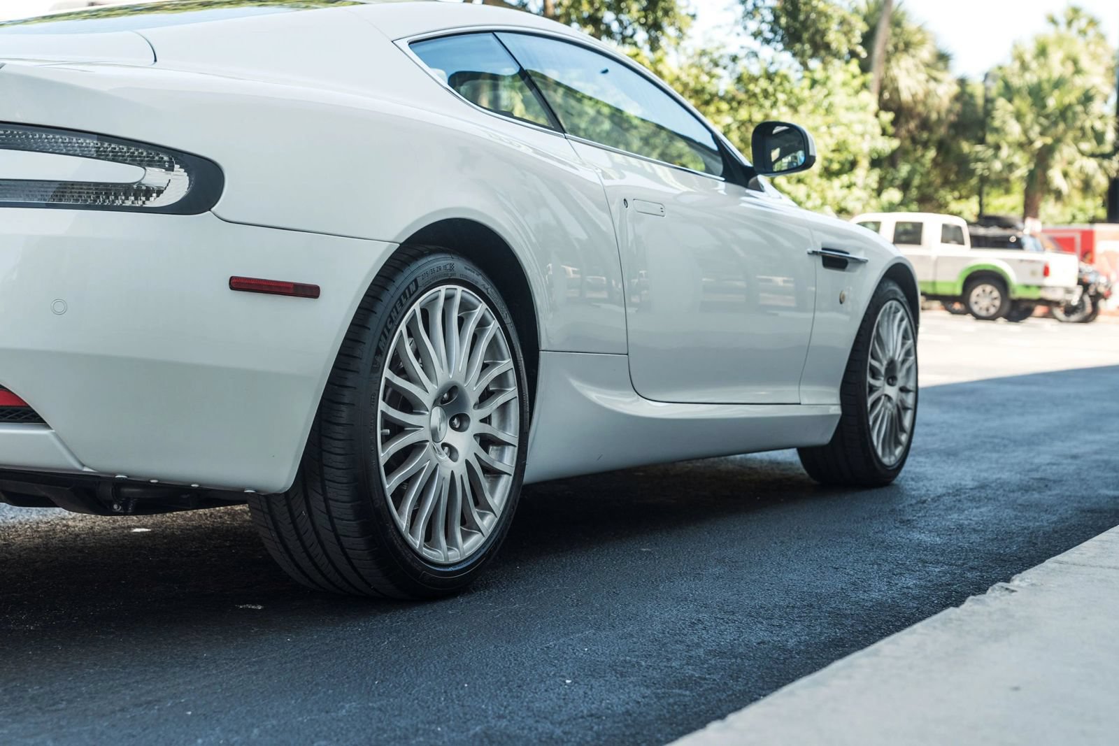 Used 2011 Aston Martin DB9 Coupe RWD image 10
