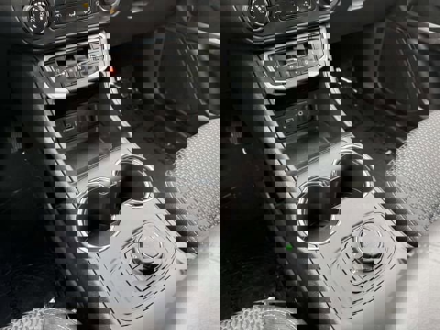 Used 2024 GMC Terrain SLE image 28