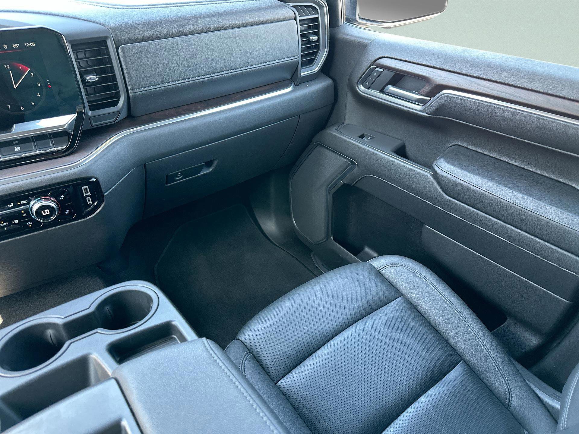 Used 2025 GMC Sierra 1500 SLT image 13