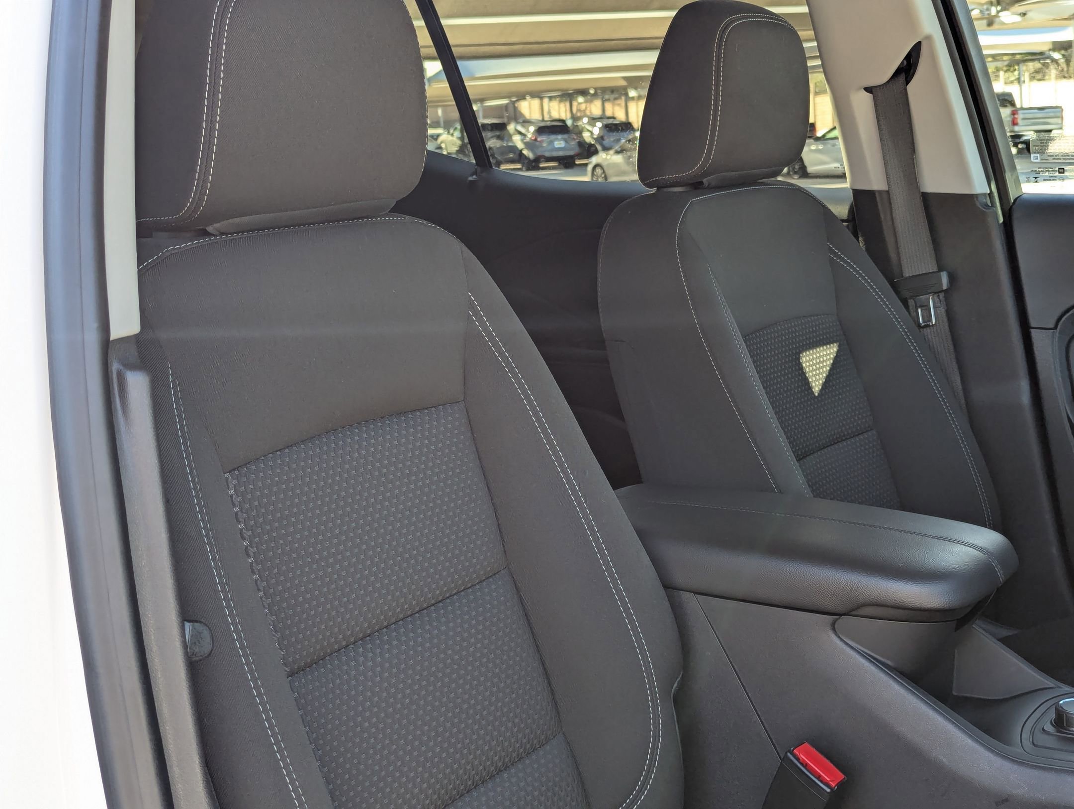 Used 2024 GMC Terrain SLE image 28