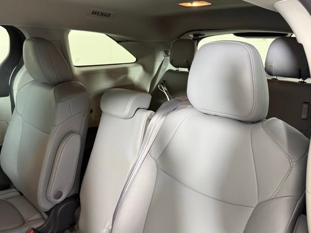 Used 2024 Toyota Sienna XLE FWD image 26