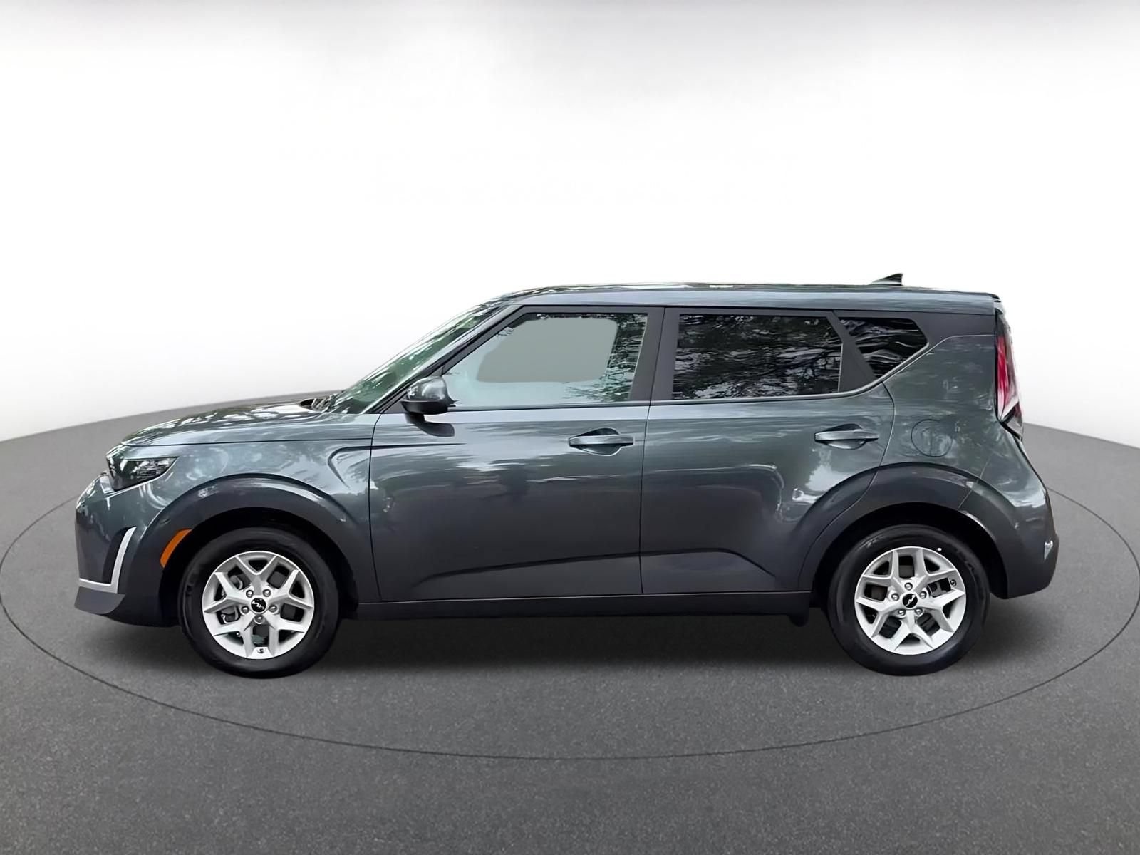 Used 2025 Kia Soul LX w/ LX Technology Package FWD image 9