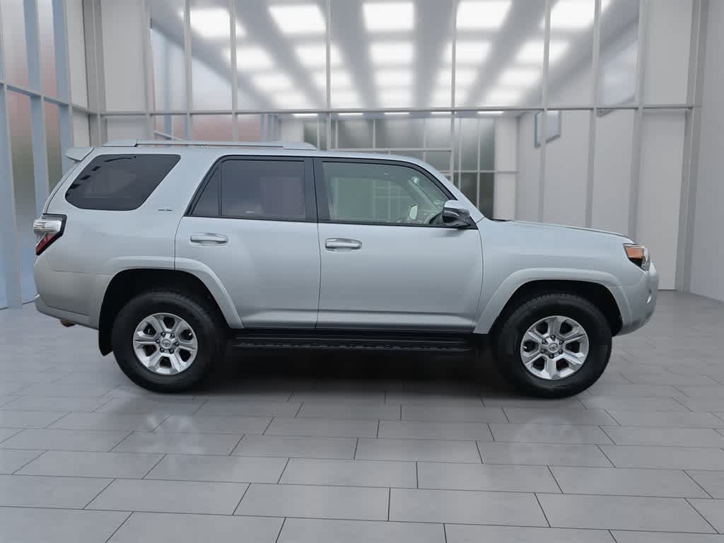 Used 2016 Toyota 4Runner SR5 Premium AWD/4WD image 2