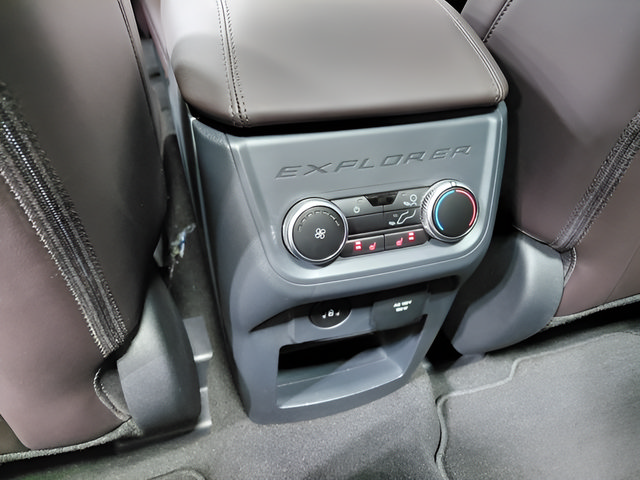 Used 2026 Ford Explorer Platinum AWD/4WD image 45