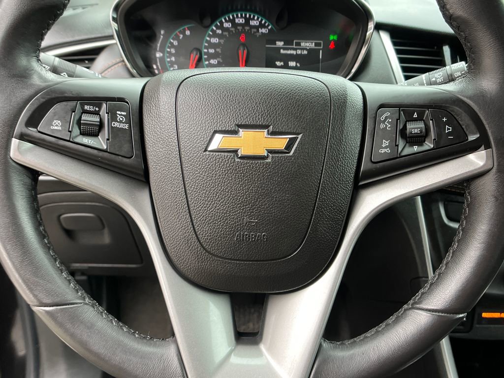 Used 2022 Chevrolet Trax LT w/ LT Convenience Package image 14