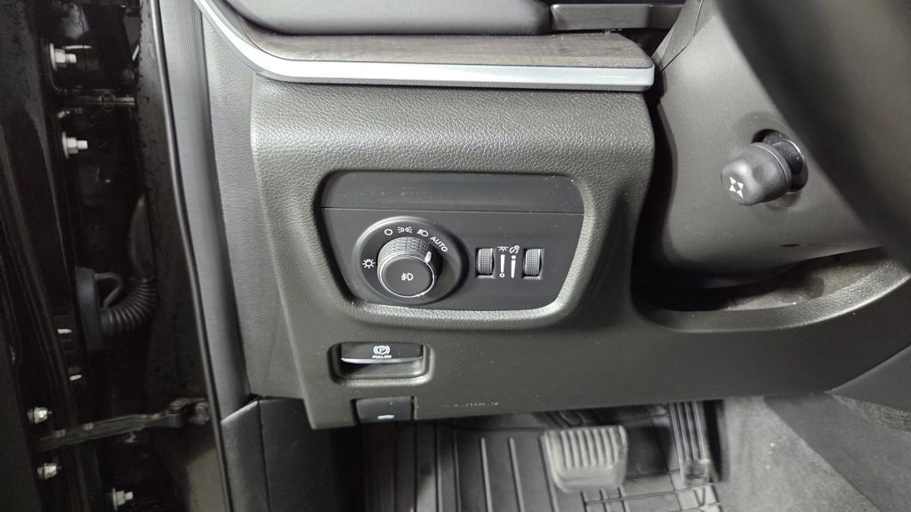 Used 2022 Jeep Grand Cherokee Overland w/ Luxury Tech Group IV image 19