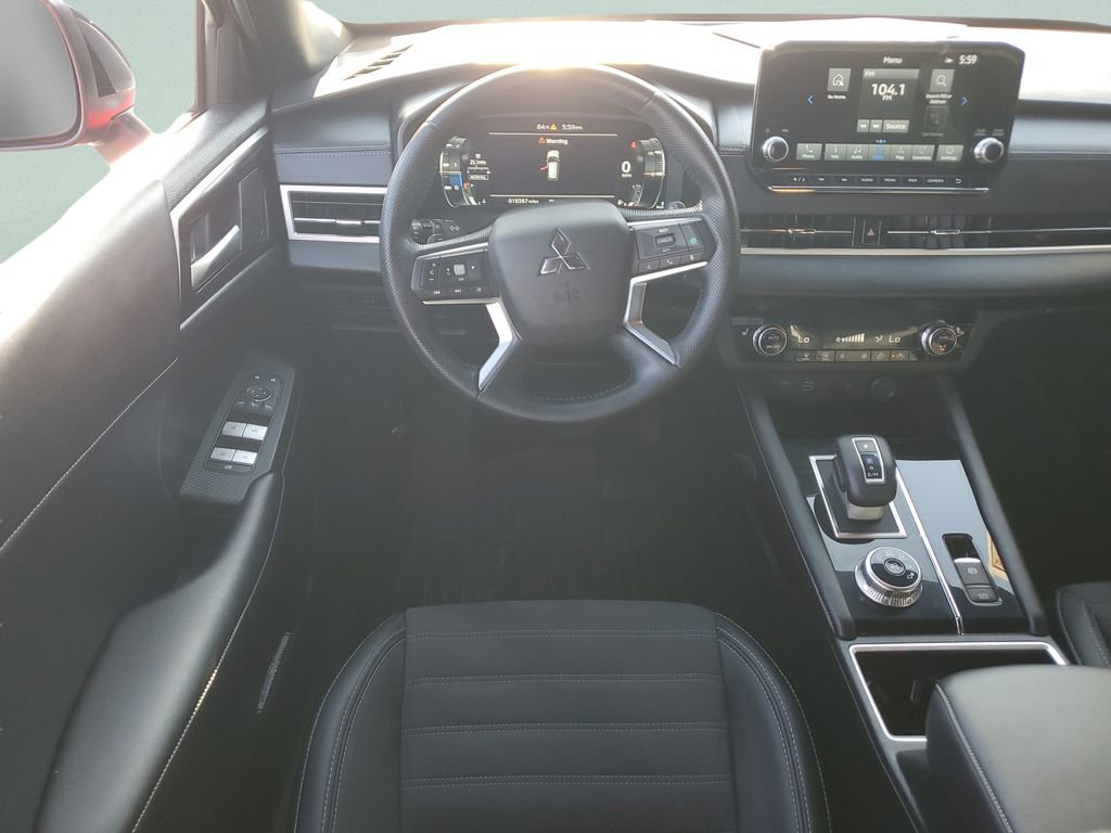 Used 2024 Mitsubishi Outlander SE Black Edition FWD image 12