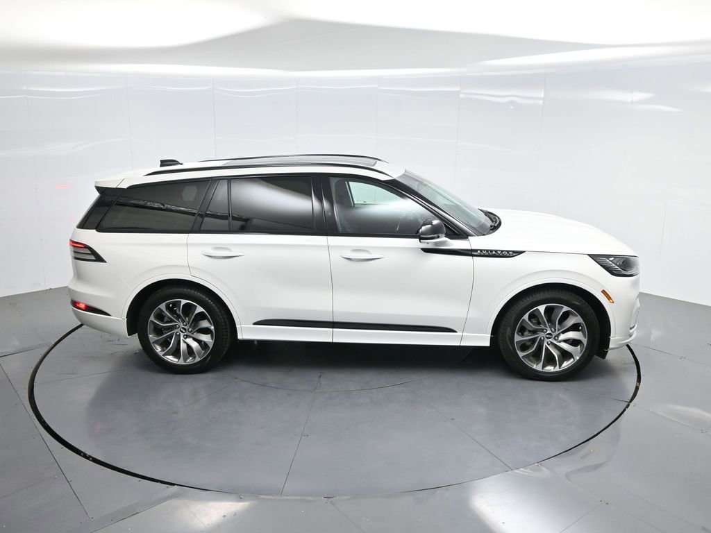 Used 2025 Lincoln Aviator 2WD w/ Jet Appearance Package image 44