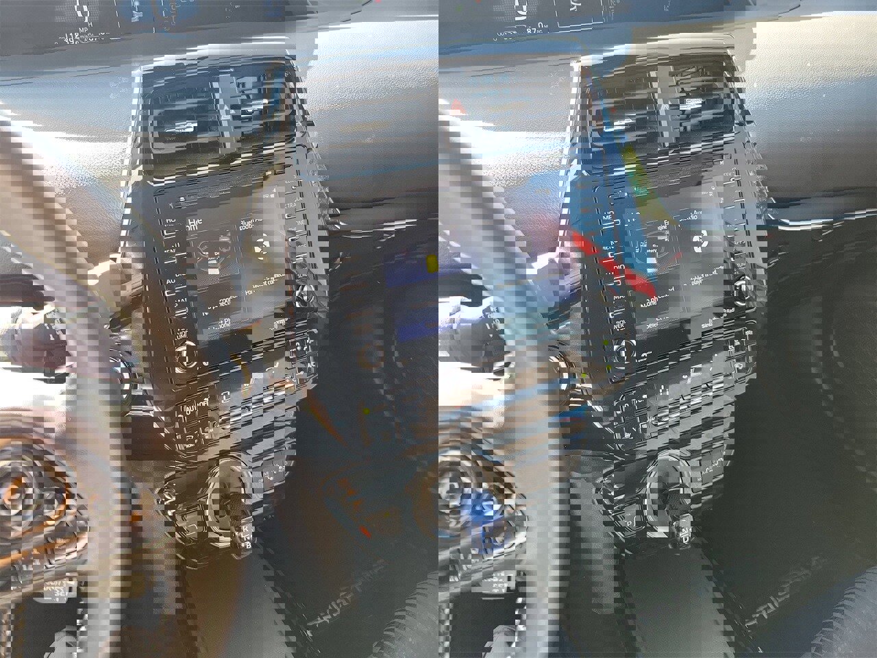 Used 2022 Toyota Prius Prime LE image 22