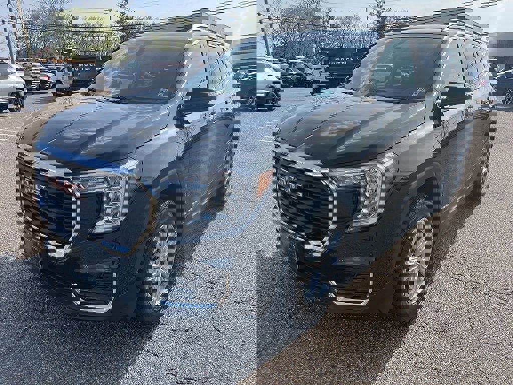 Used 2022 GMC Terrain SLE w/ Driver Convenience Package image 3