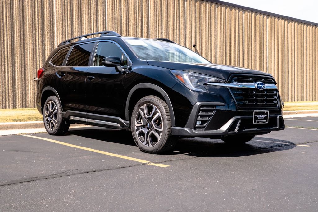 Used 2023 Subaru Ascent Limited AWD/4WD image 2