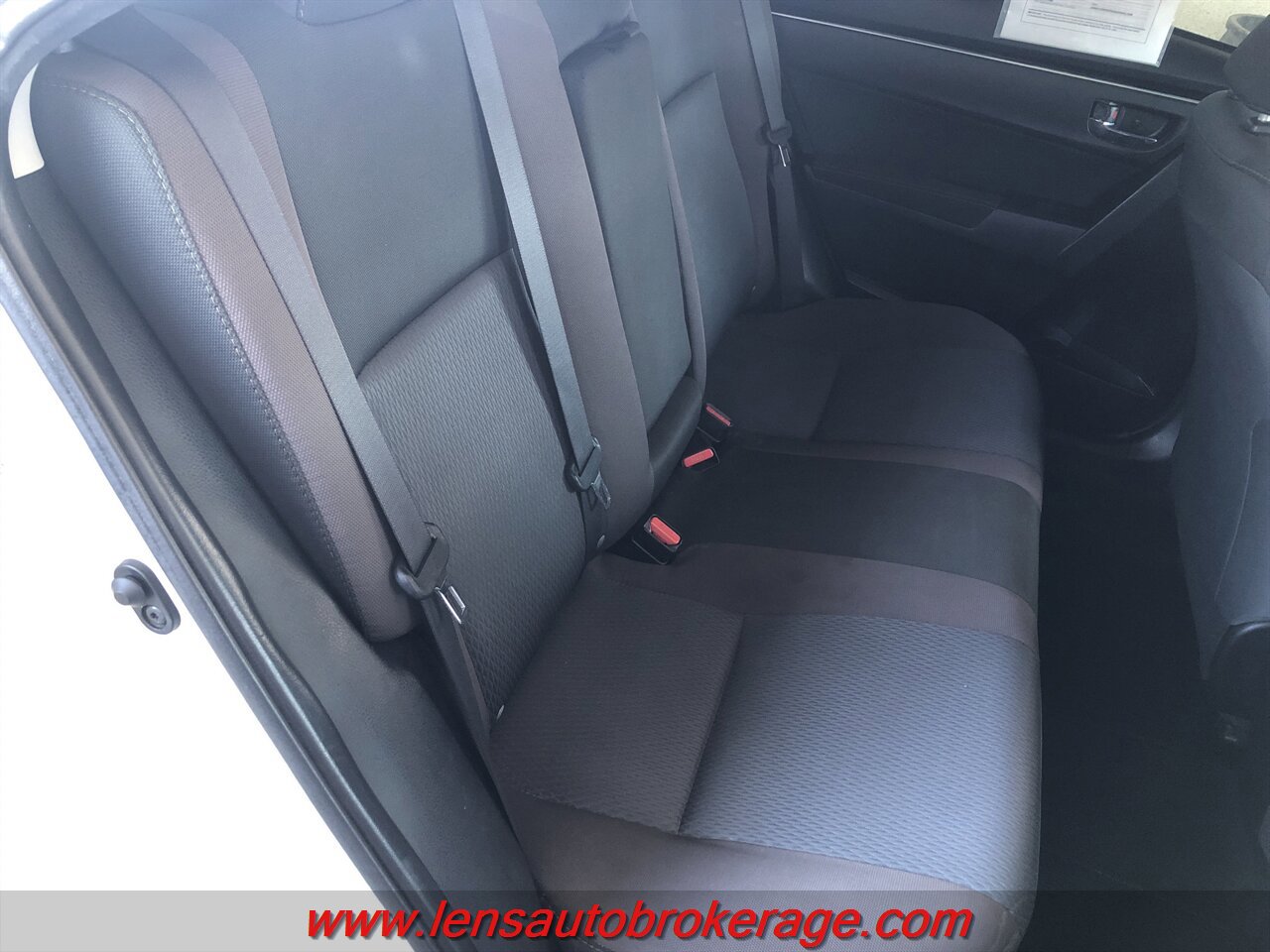 Used 2018 Toyota Corolla LE FWD image 20