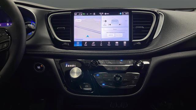 Used 2024 Chrysler Pacifica Limited FWD image 12