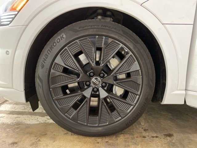 Used 2024 Audi Q8 e-tron Prestige w/ Prestige Package image 31