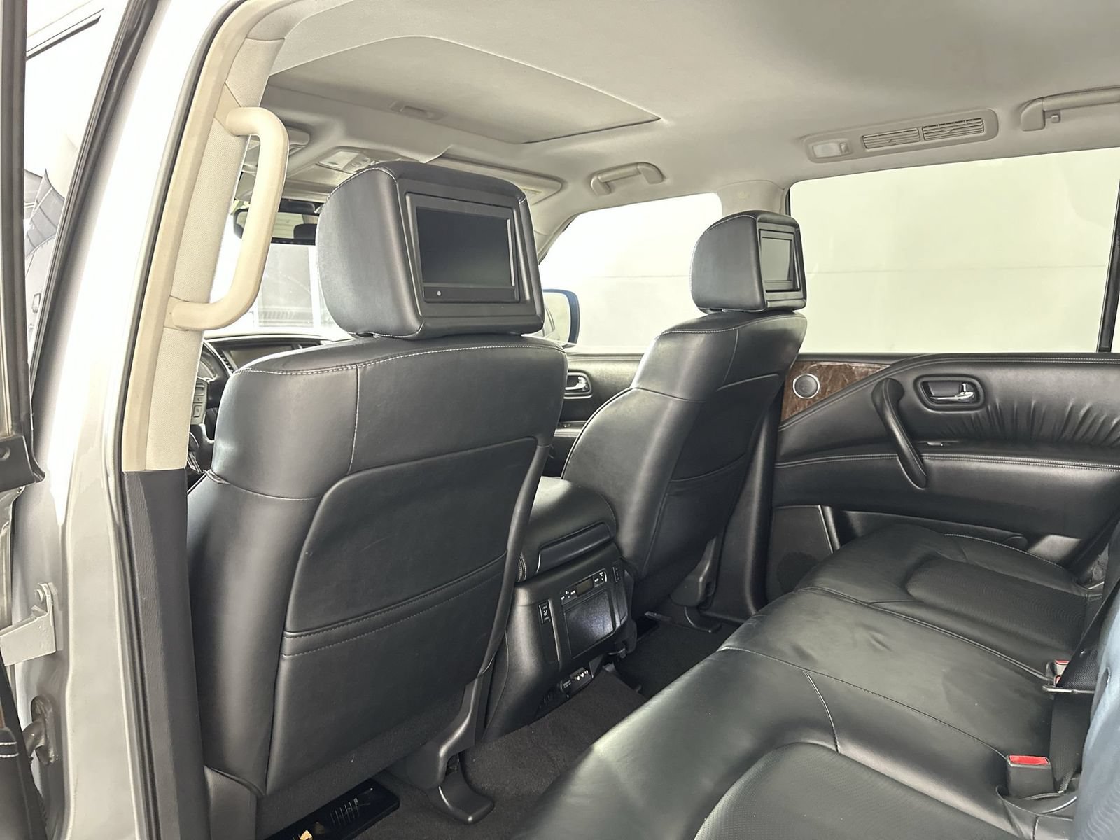 Used 2017 INFINITI QX80 4WD w/ Driver Assistance Package image 24